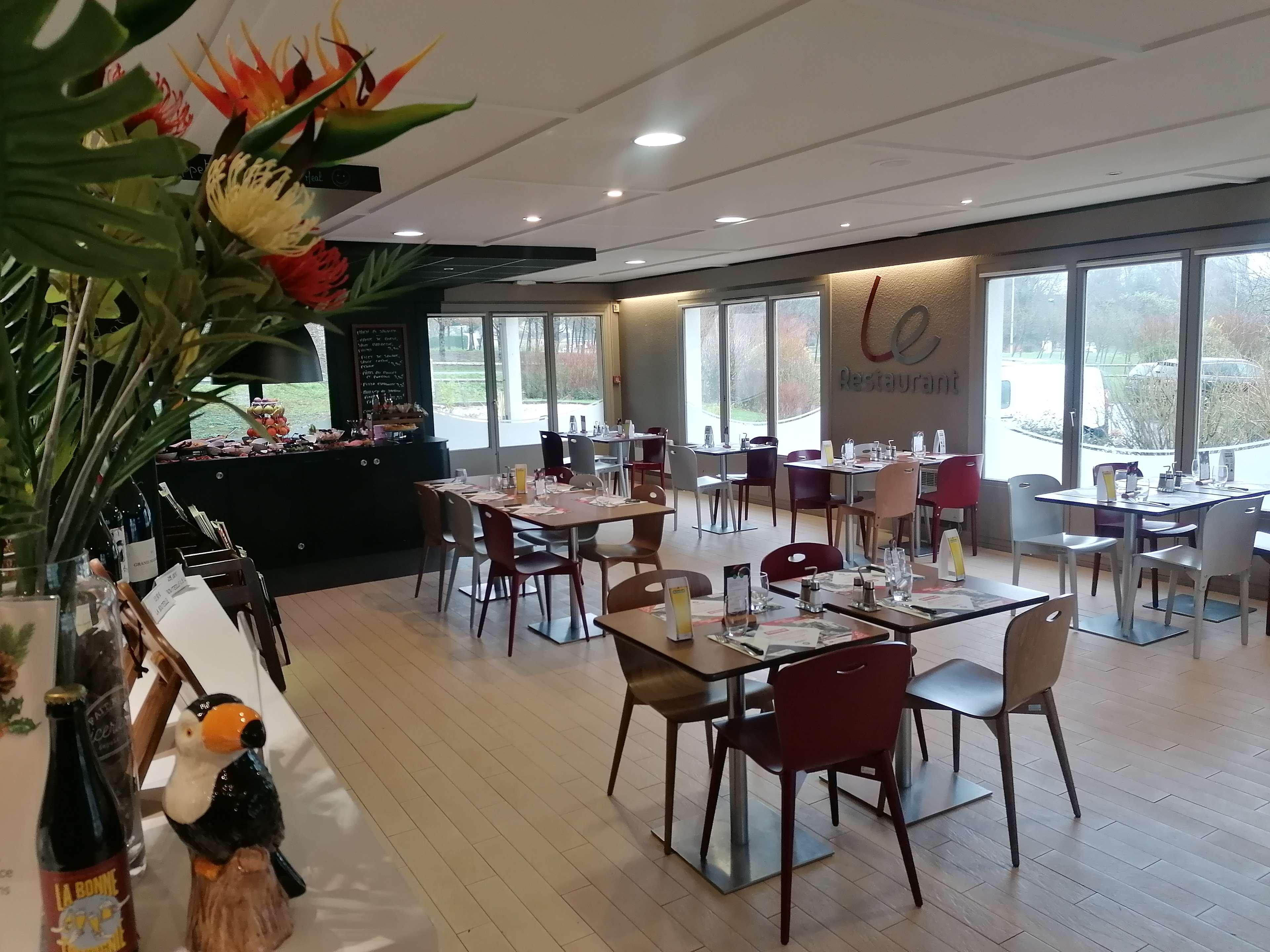 Campanile Bayeux Hotel Bagian luar foto